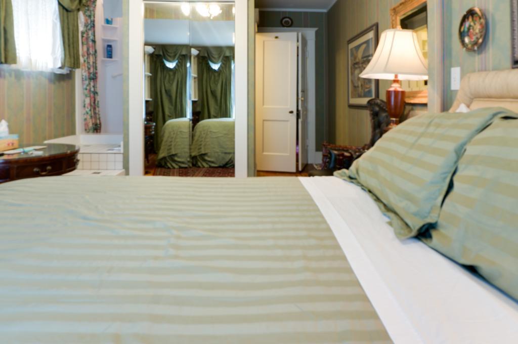 Calgary Westways Guest House חדר תמונה