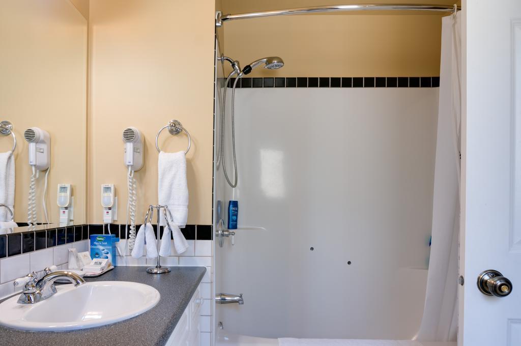 Calgary Westways Guest House חדר תמונה
